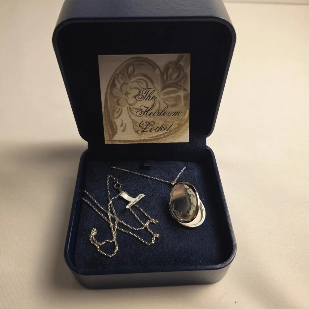 Fortunoff Ballou Heirloom Sterling Silver Oval Floral Locket Necklace Box 22 In
